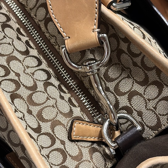 Coach Bag Extra Large~ Very Good Condition~Lots of Storage!!!! - Picture 9 of 16